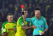 Нант — ПСЖ: Судья ударил игрока, а затем еще и удалил