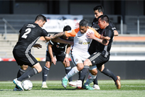 Марлос в окружении игроков Бешикташа, фото: ФК Шахтер