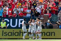 Радость Джердана Шакири и его партнеров после гола, Getty Images