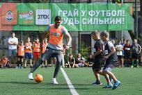 Паулу Фонсека играет в футбол с детьми, ФК Шахтер