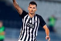 Необычный розыгрыш штрафного с бильярдным ударом от Партизана