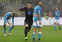 Мартинес празднует гол, getty images