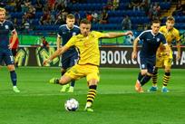 КОЛЬЦОВ ПРОБИВАЕТ ПЕНАЛЬТИ, ФОТО ФК МЕТАЛЛИСТ 1925