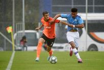 КОЗЫК БОРЕТСЯ ЗА МЯЧ, ФОТО ФК ШАХТЕР