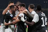 Игроки Ювентуса празднуют победу, Getty Images