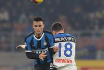 Лаутаро Мартинес и Руслан Малиновский, Getty Images