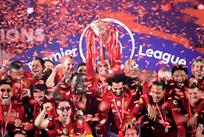 Ливерпуль с чемпионским трофеем, Getty Images