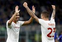 Смоллінг святкує з Манчіні свій переможний гол, Getty Images