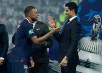 Кіліан Мбаппе та Нассер Аль-Хелаїфі, getty images