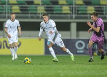 Батон Забергджа (у центрі) проводит перший сезон в УПЛ. Фото: ФК Металіст 1925