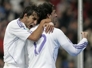 Ван Нистельрой и Рауль, goal.com