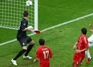 Дзагоев пользуется подачей Аршавина, Getty Images