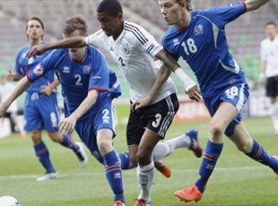 Джереми Дудзяк против исландцев, фото uefa.com