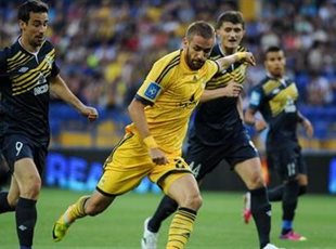 Девич прорывается к воротам Металлурга, фото Дмитрий Неймырок, Football.ua