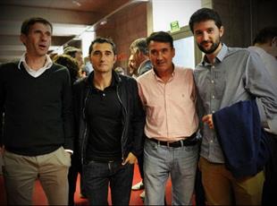 Тренерский штаб Атлетика в неофициальной обстановке m.deia.com