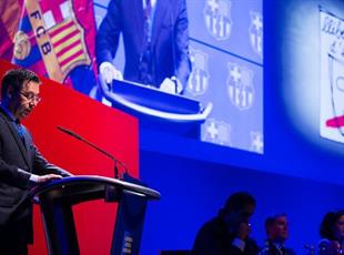 Бартомеу на собрании Сосьос, фото fcbarcelona.com