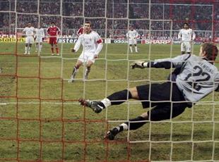 Андрей Шевченко поражает ворота Баварии, 2006-й год, Getty Images 