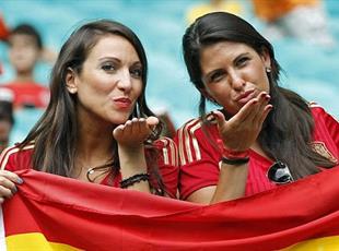 Испанские сеньориты уже готовы к празднику, dailymail.co.uk