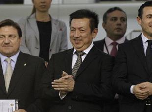 Питер Лим (в центре), AS