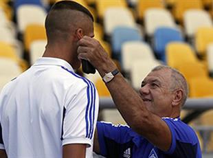 Евгения Хачериди поздравляют с Днем рождения в Динамо, фото ФК Динамо