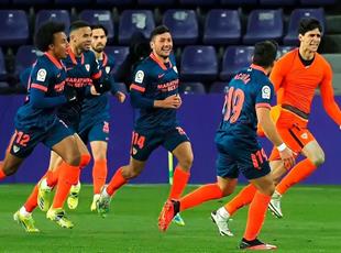 Вратари-бомбардиры: вспоминаем неожиданные голевые подвиги голкиперов