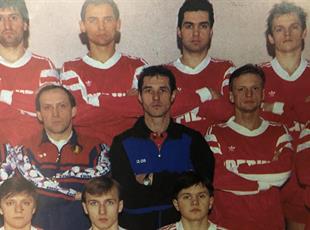 Яковенко — перший праворуч у верхньому ряді