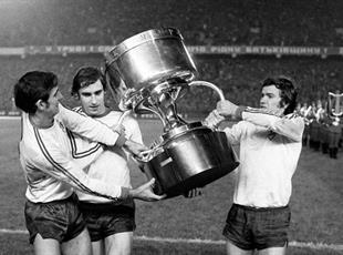 Динамівці з трофеєм 1975-го / Фото: ФК Динамо Київ