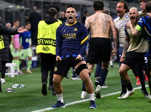 Інтер радіє голу у ворота Барселони, getty images