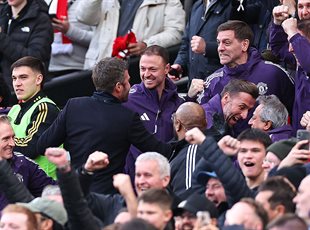 Майкл Каррік з тренерським штабом, getty images