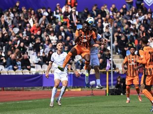 ЛНЗ — Шахтар, ФК ЛНЗ