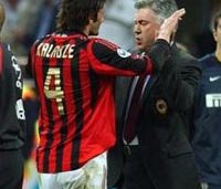 Анчелотти поздравляет Каладзе, АР