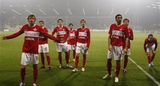 Игроки Спартака пытались успокоить фанатов, фото AP