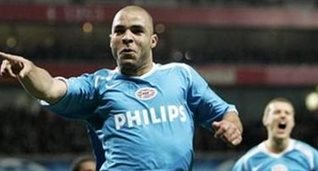 Алекс радуется то ли первому своему голу, то ли второму :) Фото AP