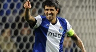 Лучо открыл счет в матче, фото uefa.com