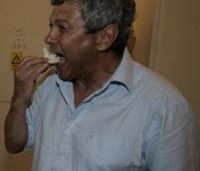 Гуру кушает :)