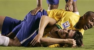 Ночью бразильцы занимались примерно тем же, фото AP