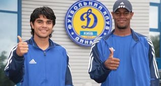 Харрисон Отольваро (слева) и Хосе Морено, fcdynamo.kiev.ua