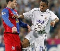 Робиньо показывает фокус Оприцэ, АР