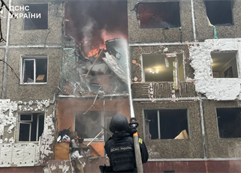 Наслідки влучання російського дрона в багатоповерхівку в Чернігові, 25 грудня 2025 року Facebook / ДСНС України