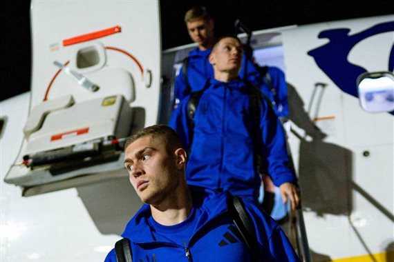 Збірна України прилетіла до Бельгії на матч-відповідь плей-оф Ліги націй