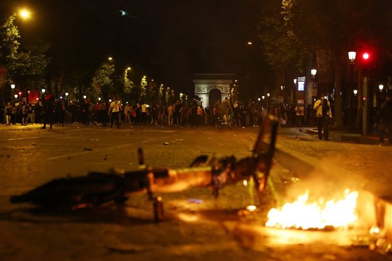 Перемога ПСЖ у Лізі чемпіонів спричинила масові заворушення у Франції