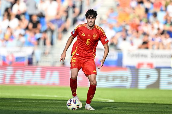 Мілан цікавиться півзахисником Валенсії — Sky Sport Italia