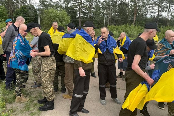 Війна, день 1212. Звільнення з полону важкохворих захисників, призначення нового очільника Сухопутних військ