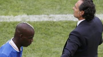 Балотелли и Пранделли, football-italia.net