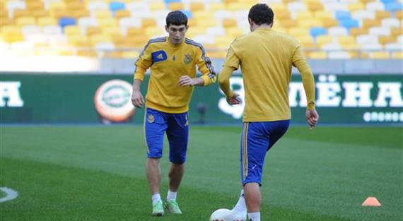 Тарас Степаненко готовится к игре. Фото Ильи Хохлова, Football.ua