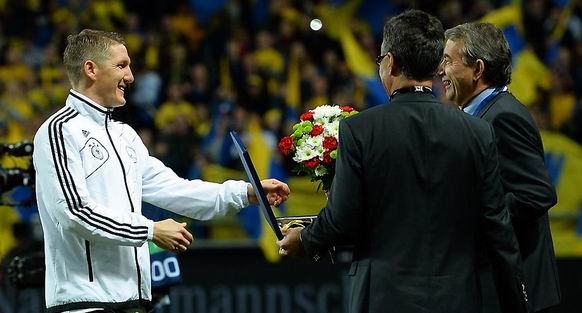 Бастиан Швайнштайгер, bundesliga.de