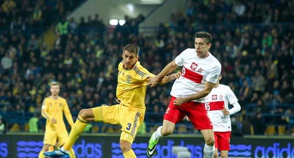 Евгений Хачериди против Роберта Левандовски. Фото Football.ua