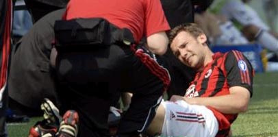 Андрею Шевченко оказывают помощь, АР