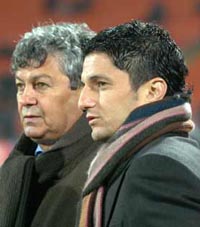 Интересно, это у них семейное? :)