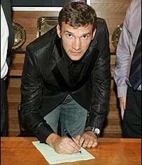 Шевченко подписывает контракт с 